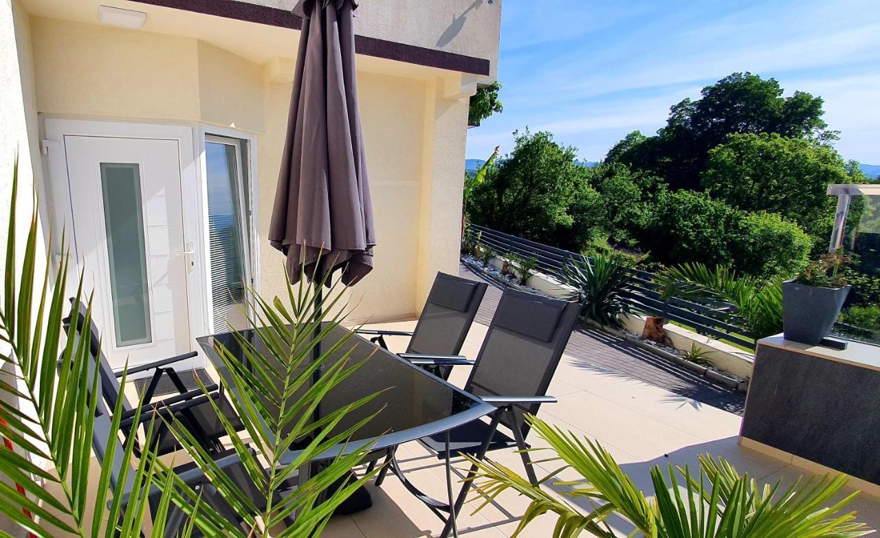Jacuzzi Penthouse Apartment Matulji Exterior photo